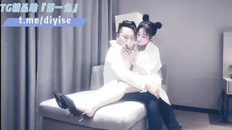 哪吒头00后，极品外围小姐姐，甜美乖巧惹人爱，粉嫩鲍鱼特写抽插，完美画质角度
