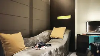 带你找大圈外围，来点情趣女仆装黑丝，新视角口交舔屌，骑上来扭动小腰，呻吟娇喘非常酥麻