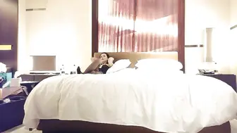带你找大圈外围，来点情趣女仆装黑丝，新视角口交舔屌，骑上来扭动小腰，呻吟娇喘非常酥麻