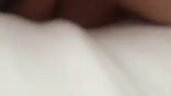 女大学生援交，被操的时候主动交代以前有没有被颜射过，期间男朋友还打来电话。