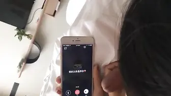 女大学生援交，被操的时候主动交代以前有没有被颜射过，期间男朋友还打来电话。