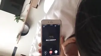女大学生援交，被操的时候主动交代以前有没有被颜射过，期间男朋友还打来电话。