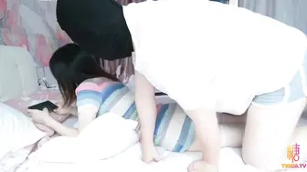 懒懒猪【性爱vlog】粉嫩骚穴口交与足交的唤醒趁性瘾女友打游戏的时候干她却被榨干了精
