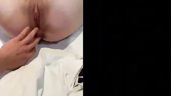 清纯极品尤物眼镜学生妹黑丝嫩穴特写掏鸡巴抽插几下翘起双腿好想被操