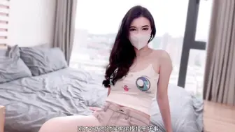 大奶美女 我的肚肚吃饱饱下面没有吃饱 身材丰满皮肤白皙 超粉白虎鲍鱼 在饭店就摸奶吃鸡 回家就是一顿无套输出射了一逼口