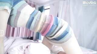 懒懒猪【性爱vlog】粉嫩骚穴_口交与足交的唤醒_趁性瘾女友打游戏的时候干她_却被榨干了精