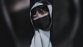 从未与男人发生过性关系的修女开始幻想自己与男人发生性关系
