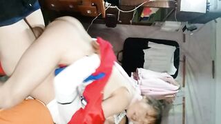 【熟女控】村里赵阿姨老公不在家，按住她的头在灶房里疯狂输出