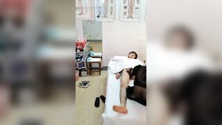 大家喜欢这种熟女吗？逼虽老服务却到位，所有服务来一遍口交内射通通来